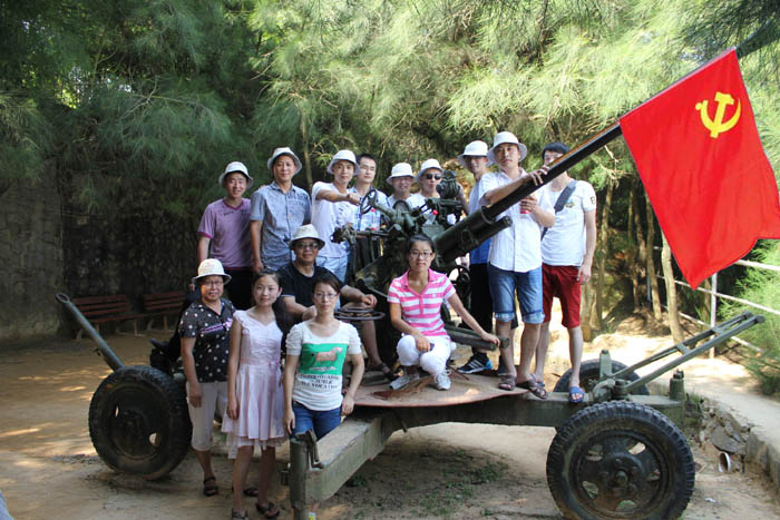 感受愛(ài)國(guó)主義教育，增強(qiáng)黨員黨性意識(shí)